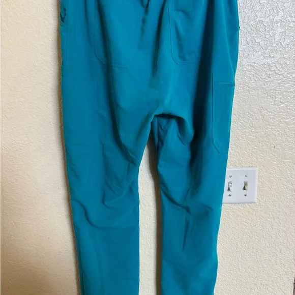 FIGS Yola Skinny Scrub Pants - Picture 3 of 6